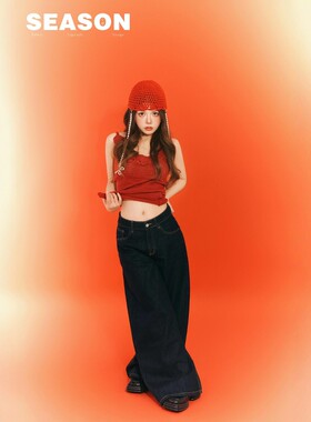 影楼新款主题时尚写真服装韩杂画报风复古红色针织帽子阔版牛仔裤