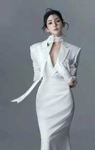 影楼鱼尾长袖高级感白色缎面法式简约肖像形象照写真艺术照服装