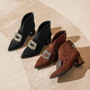 粗跟短靴女2025新款短筒女靴复古v口高帮鞋水钻方扣尖头深口单鞋