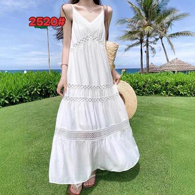2025夏季新款显瘦慵懒风白色拼接花边吊带连衣裙大摆长裙女装
