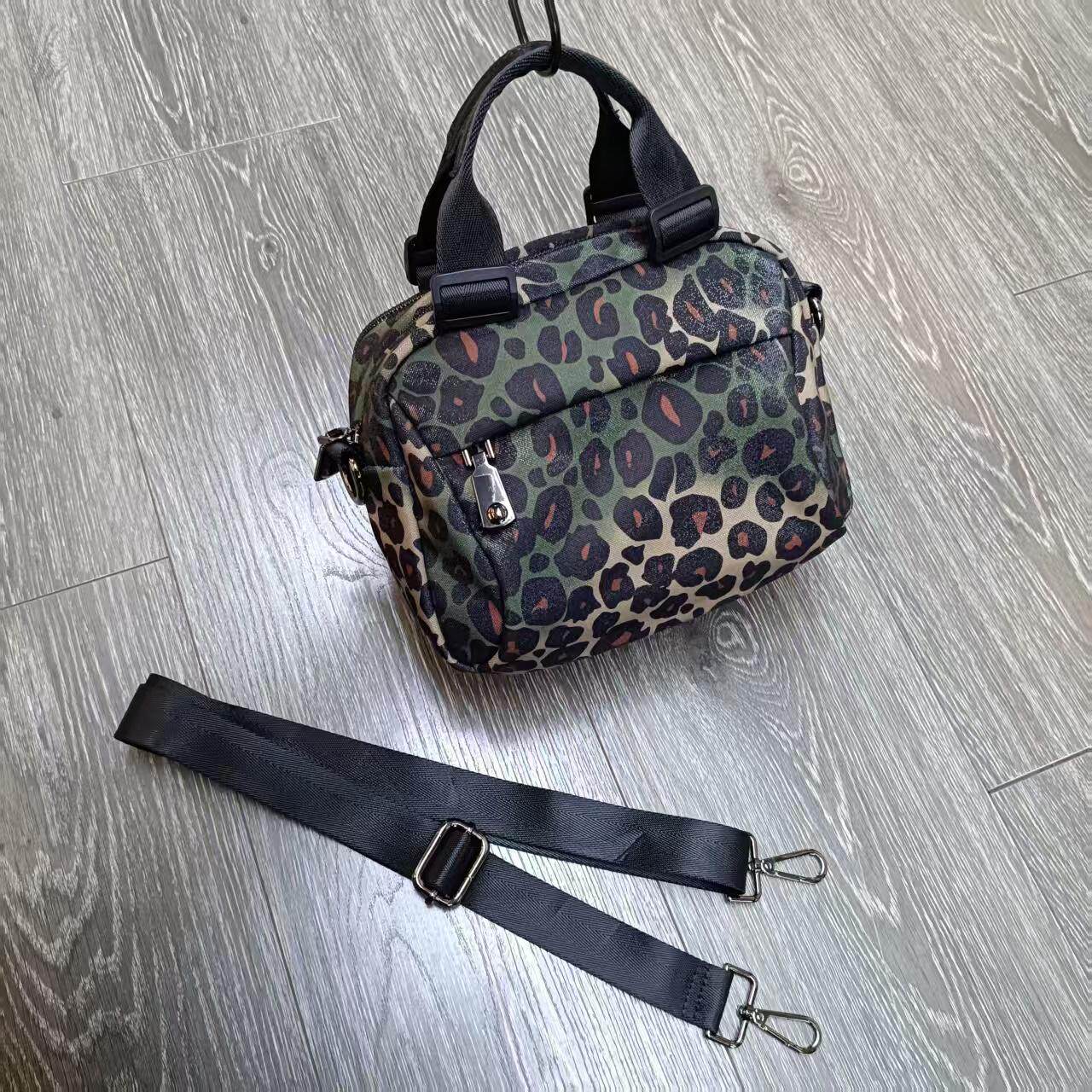 吉莉安高级感轻便手提包多口袋轻便质感女包复古风斜挎包妈妈包