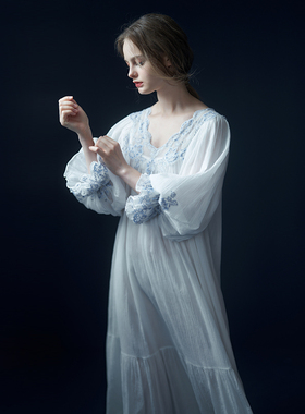 CA BRIDA【青花雅韵】新品法式经典复古蕾丝V领皱棉长睡裙M702C1