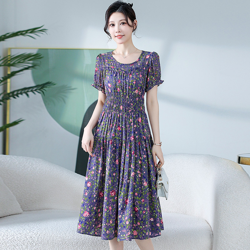 碎花雪纺连衣裙女2025年新款气质减龄女神范遮肚子显瘦百褶裙子潮