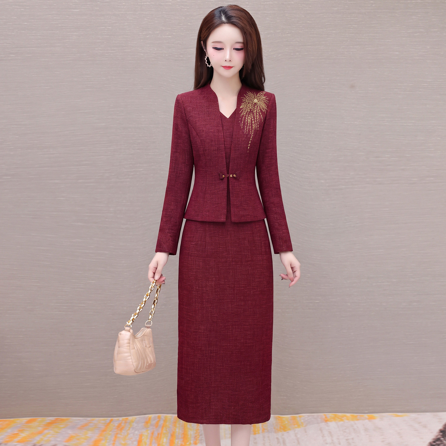 红色刺绣修身显瘦宴席两件套女