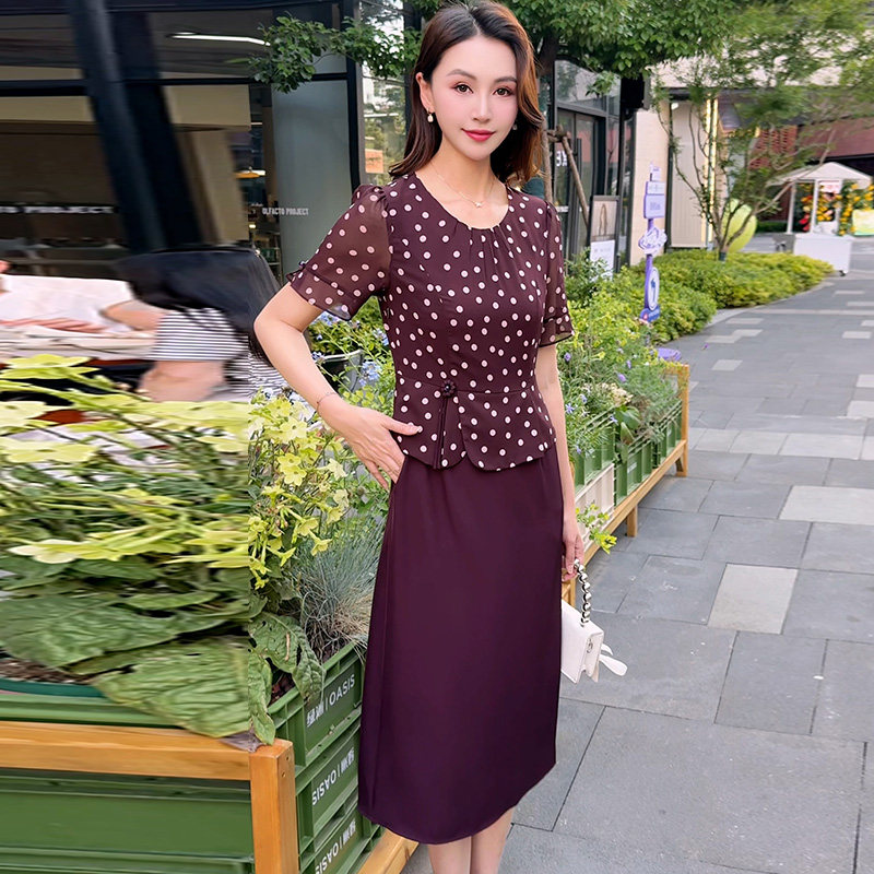 时尚波点连衣裙遮肉显瘦