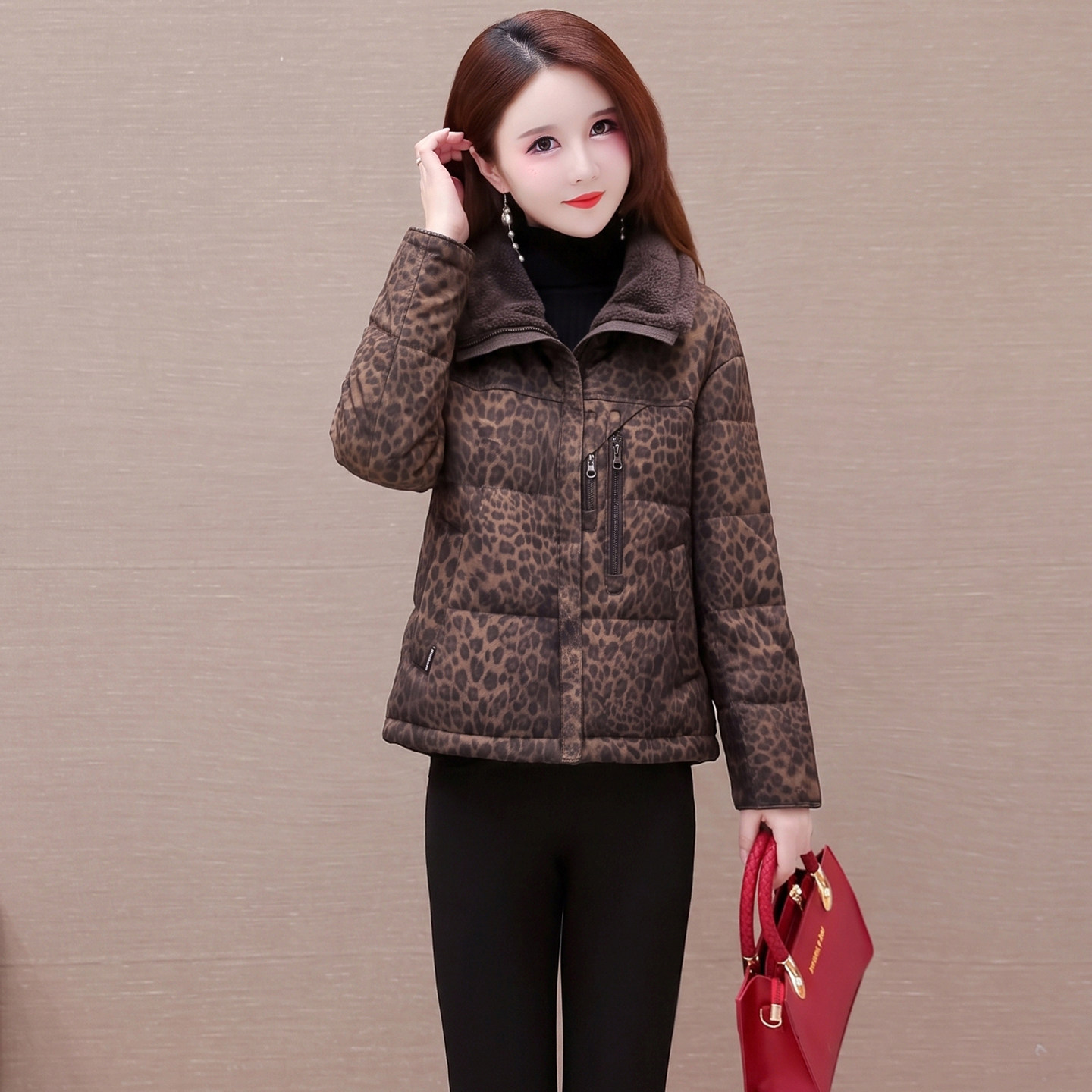 时尚豹纹白鸭绒显瘦女羽绒服
