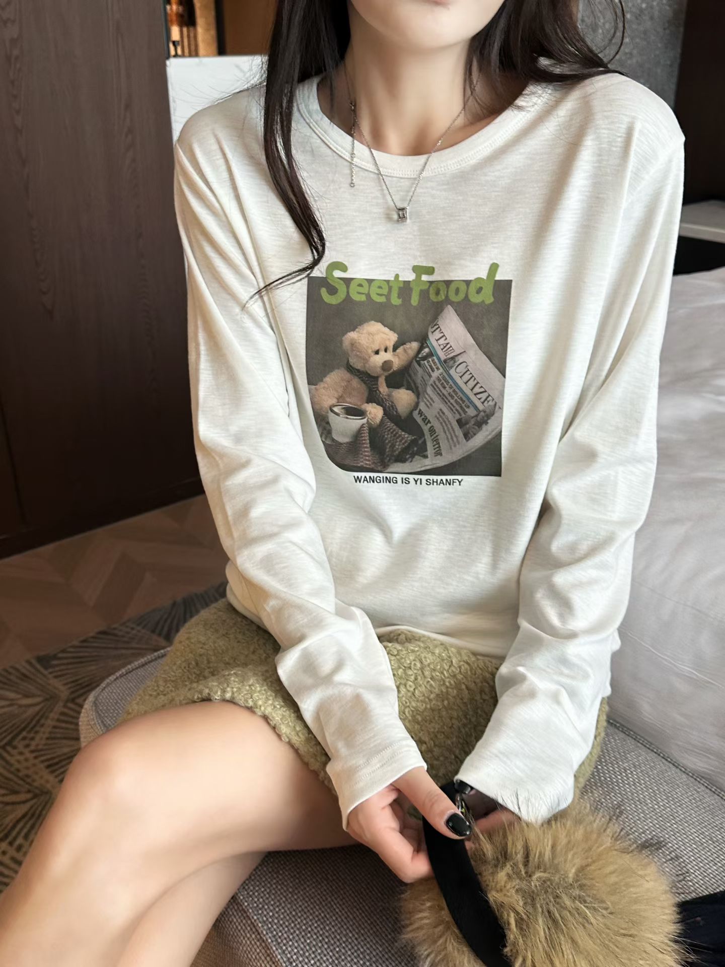 2026年秋新款韩版时尚百搭圆领卡通小熊长袖T恤女宽松薄休闲上衣