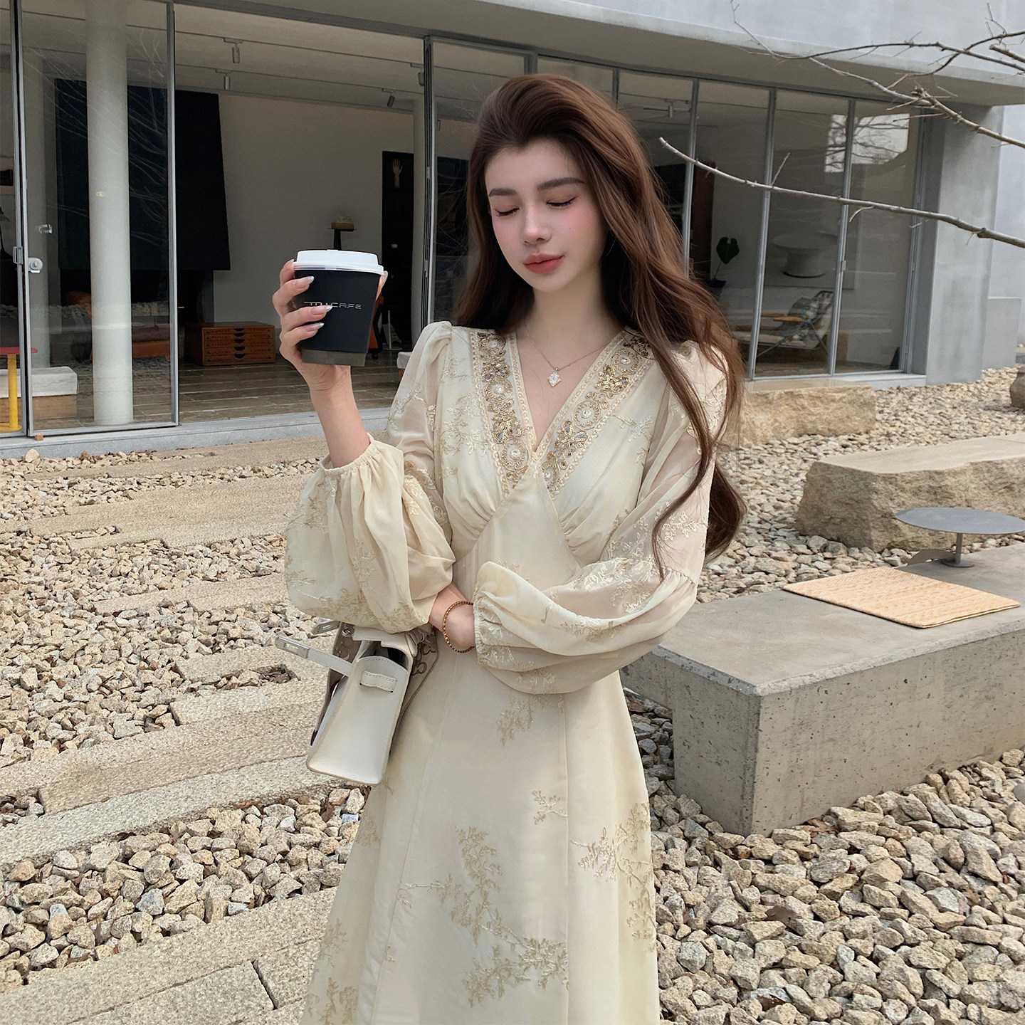 AMNANA法式刺绣V领连衣裙女秋温柔风收腰显瘦度假仙女裙气质长裙