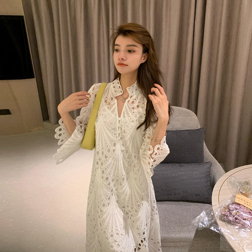 法式温柔风白色镂空刺绣连衣裙子