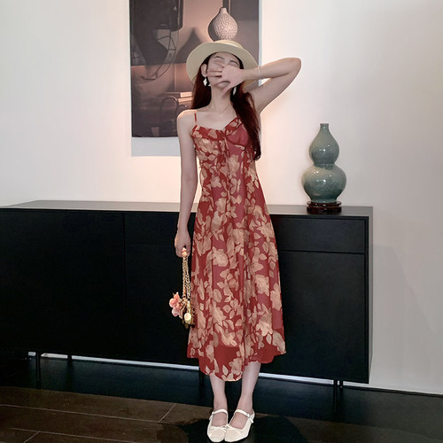 法式气质碎花吊带连衣裙女