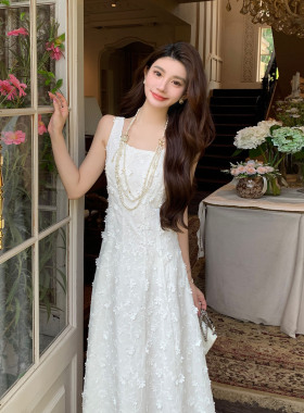 AM NANA法式立体花朵白色吊带连衣裙女夏方领显瘦气质仙女长裙子