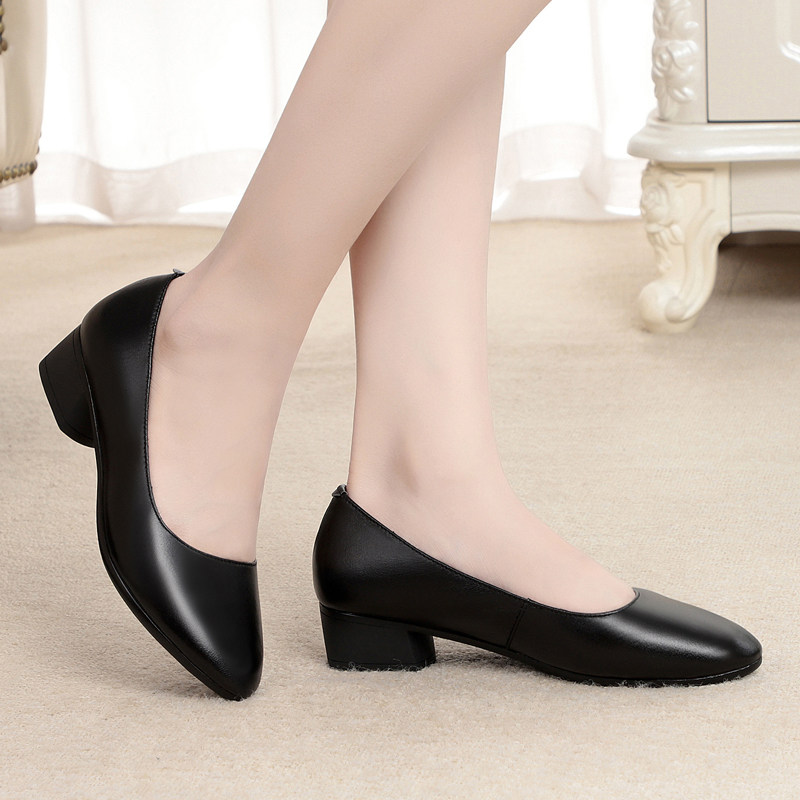 意尔康2026春季新款女单鞋正品真皮女鞋时尚休闲妈妈鞋中跟牛皮鞋