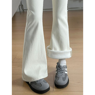 美式白色微喇牛仔裤女2025秋冬新款加厚绒梨型身材高腰显瘦喇叭裤