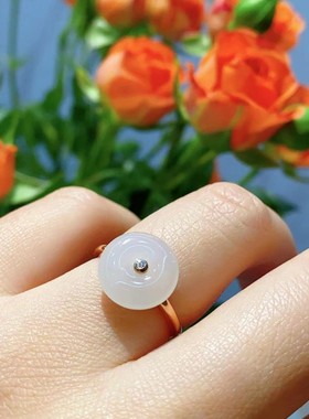 福瑞祥   天然和田平安扣戒指  18k金镶嵌   圈号13号   特