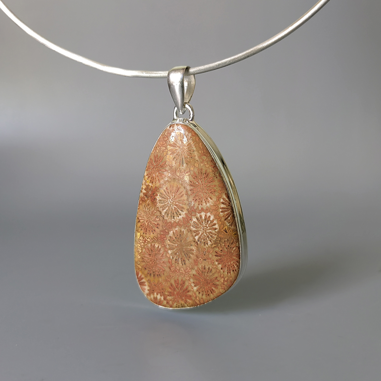 极简风925银天然珊瑚玉吊坠