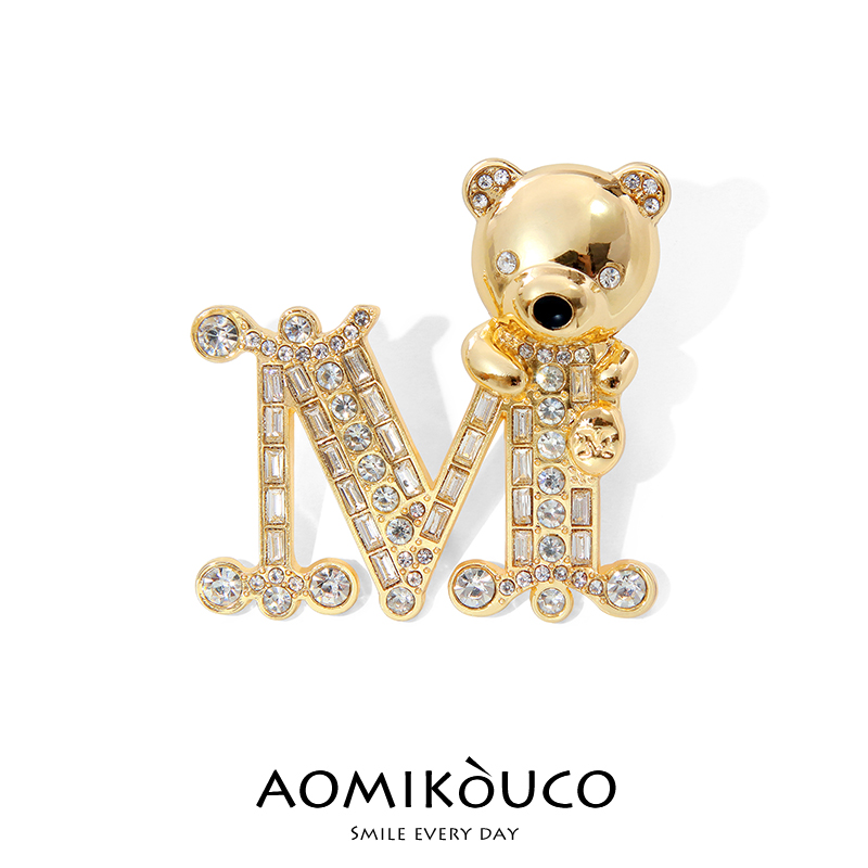 字母M胸针小香风金色小熊别针