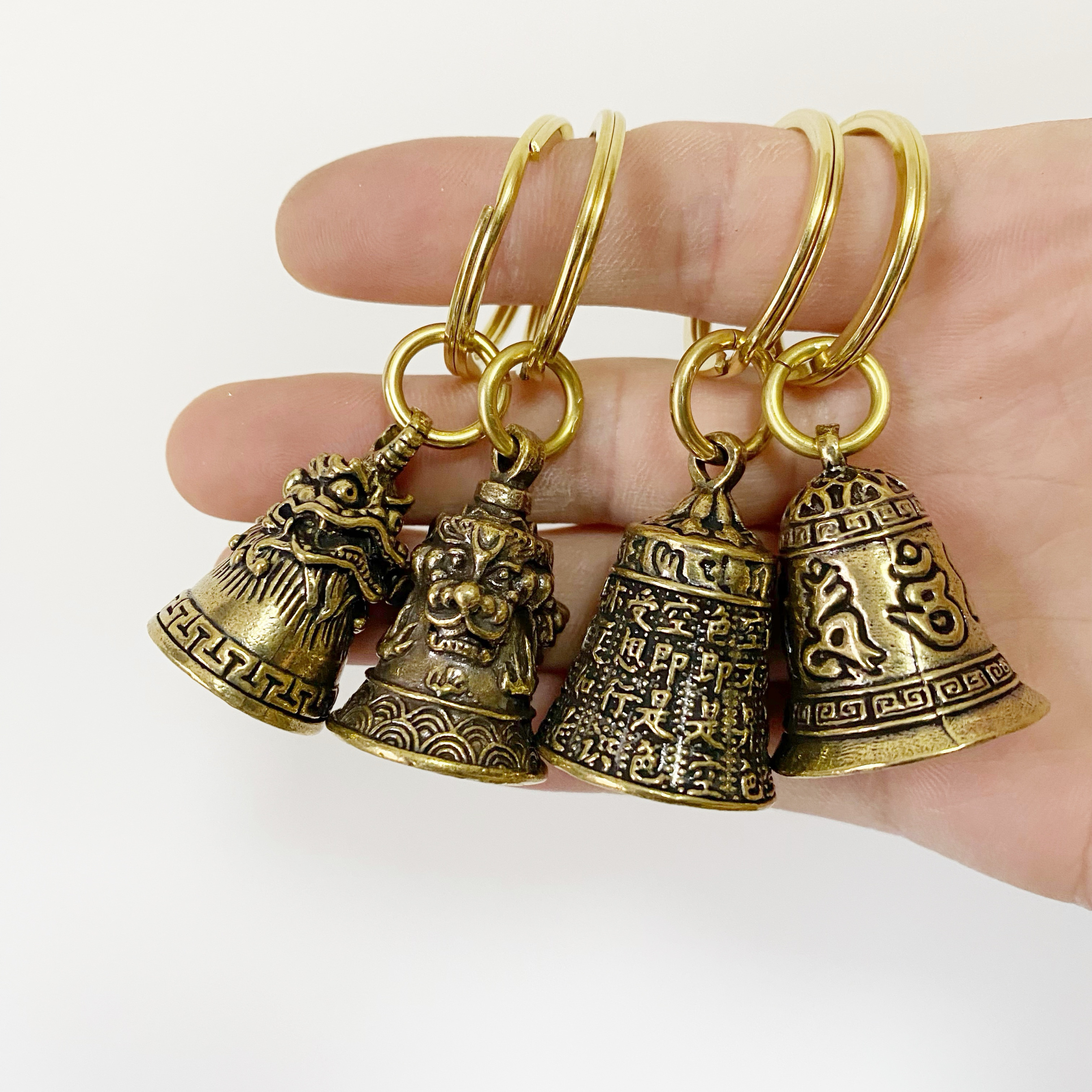 黄铜经文古钟男女钥匙挂件