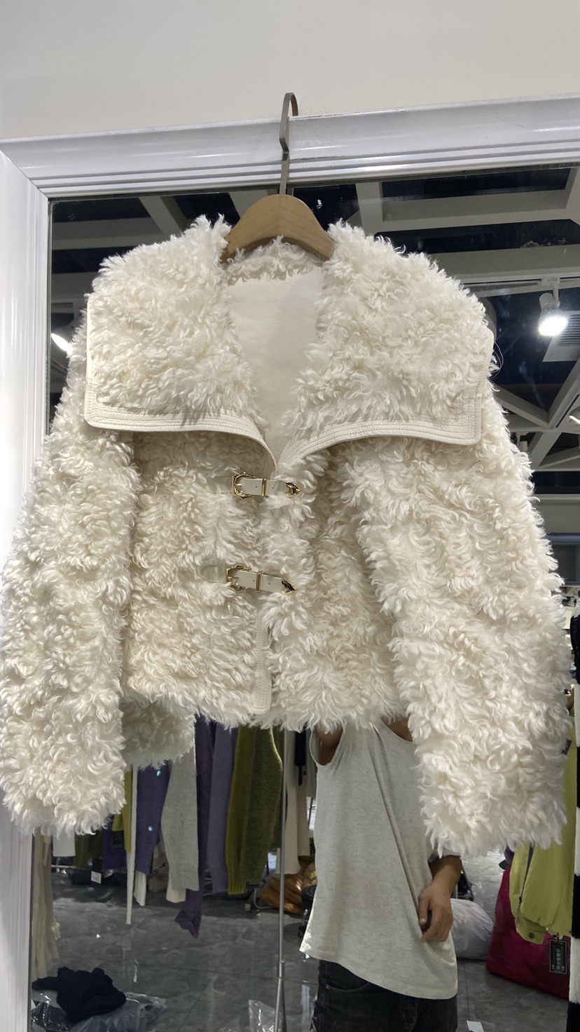 欧货大翻领法式卡拉卷皮毛一体短外套女冬新小个子仿皮毛一体上衣