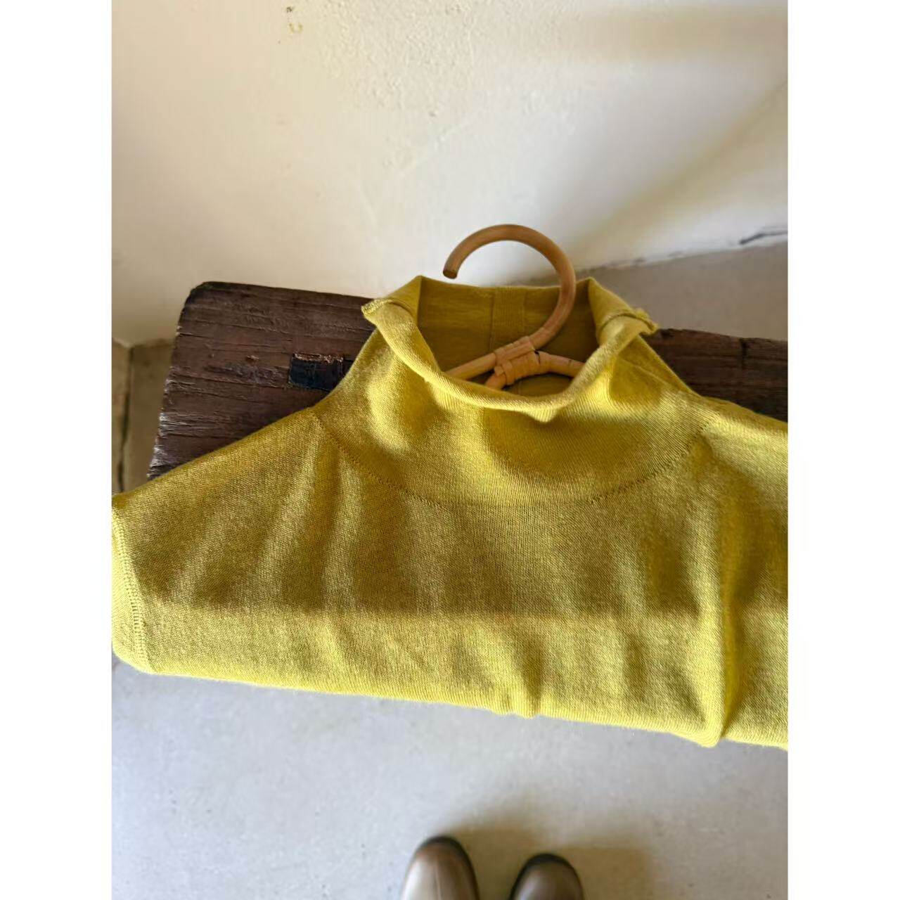 野梨树下 芥末黄羊毛混纺柔软宽松卷边高领内搭针织衫