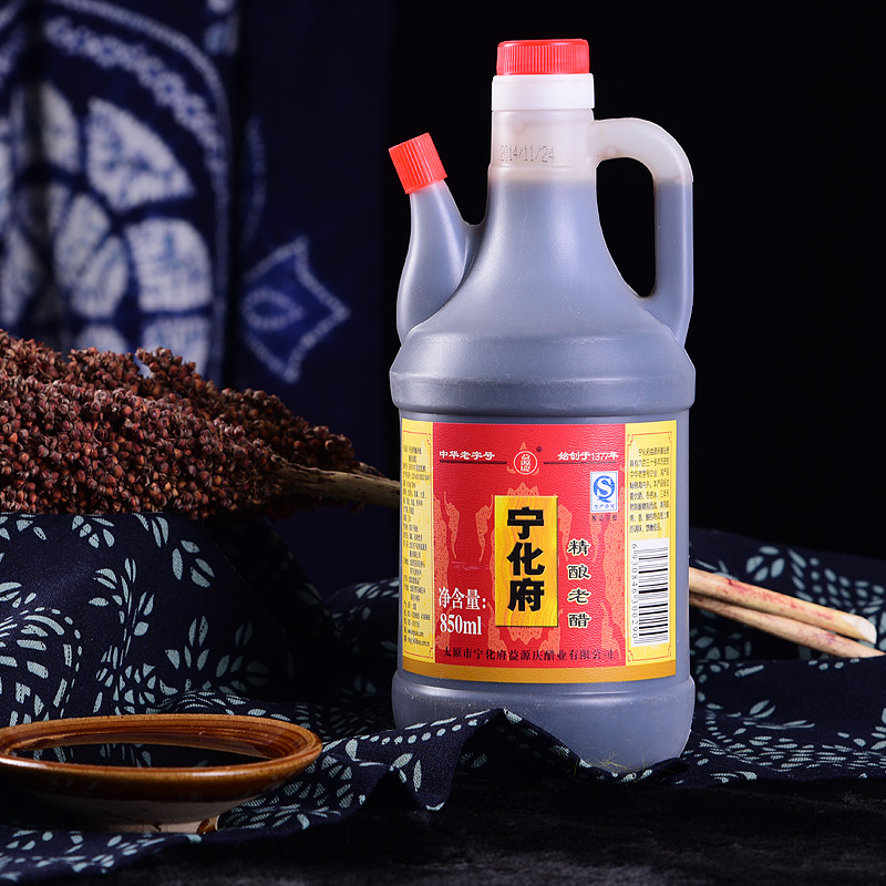 Äþ»¯¸®Àϳ´×850ml ´¿Á¸ÄðÔì ʳÓÃÊÖ¹¤´×ÎÞ¹´¶Ò ɽÎ÷ÌØ²úÀϳ´×
