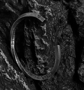 不忘初心方得始终创意原创设计纯手工扭曲字母纯银手镯做旧男女款