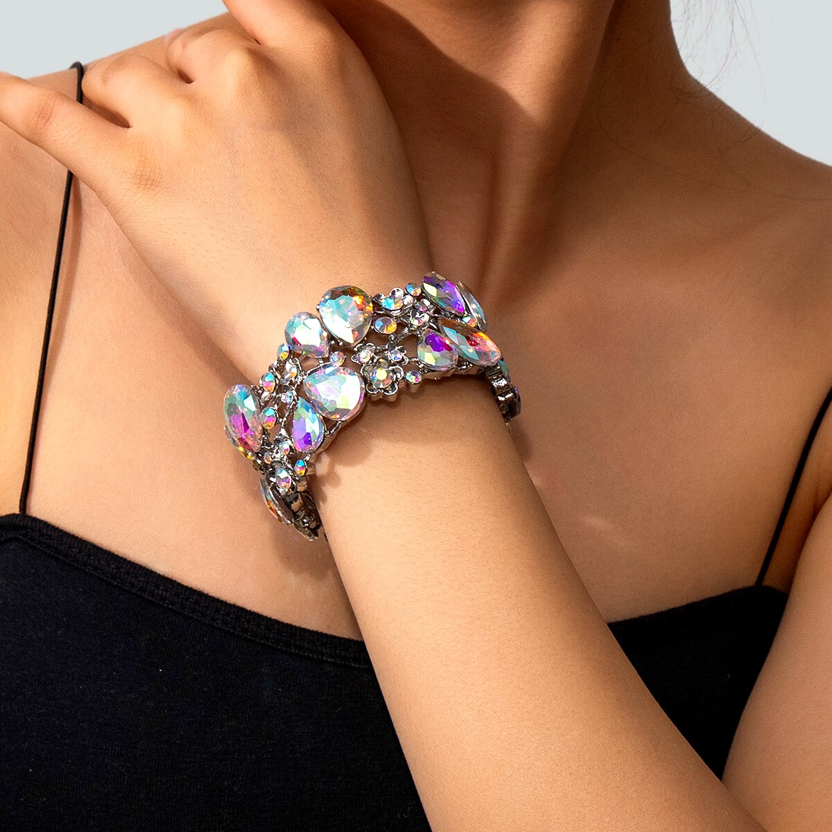 新款时尚欧美手链手饰气质奢华合金水钻弹力宽版手镯高级感配饰女