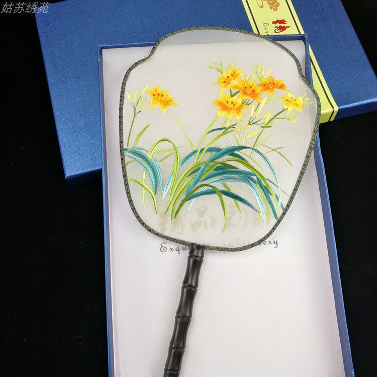 순수 수제 수 놓은 실크 클래식 원형 팬 양면 수 놓은 궁전 팬 결혼식 기념품 중국 스타일 특별 선물