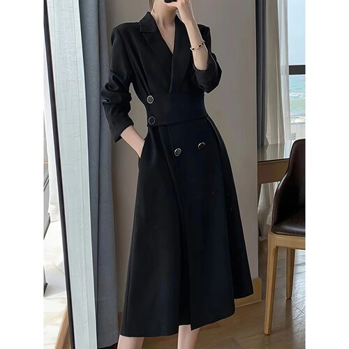 A black long-sleeved dress that is slimming and elegant, wit