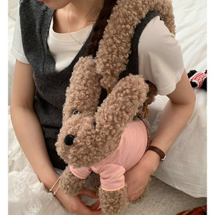日本玩偶小狗包女2026新款可爱毛绒包白鹿小酒窝同款泰迪绒斜挎包