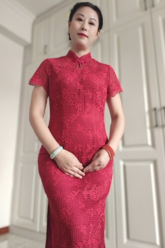 5180酒红立领新款时尚妈妈装镂空蕾丝手工扣收腰显瘦旗袍连衣裙