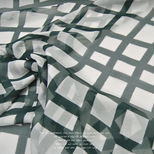 大牌连衣裙衬衫 宽幅 轻薄透 真丝乔其纱面料 面料布料 白底绿格子