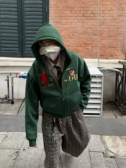 Fateegg American Retro Green Hooded Sweatshirt, Loose Fit for Men and Women, Lazy Style Fleece-Lined Embroidered Cardigan Jacket