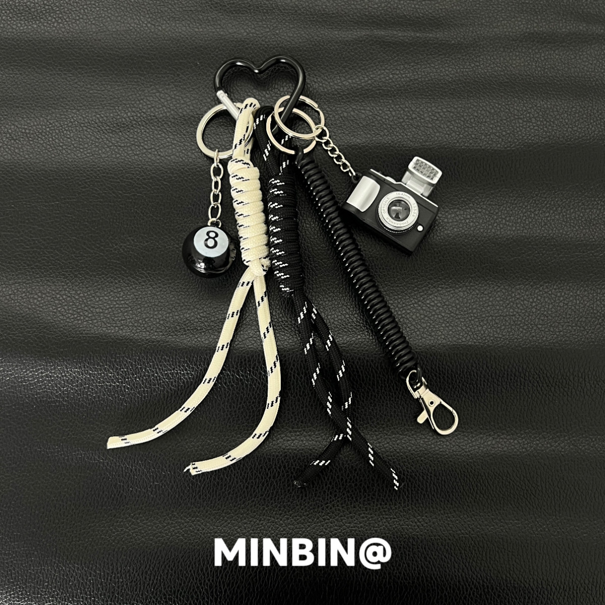 包包挂饰复古小相机黑8球钥匙扣装饰牛仔裤子腰间挂件小众配饰品