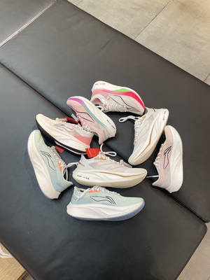 李宁女飞电䨻丝碳板透气防滑跑鞋