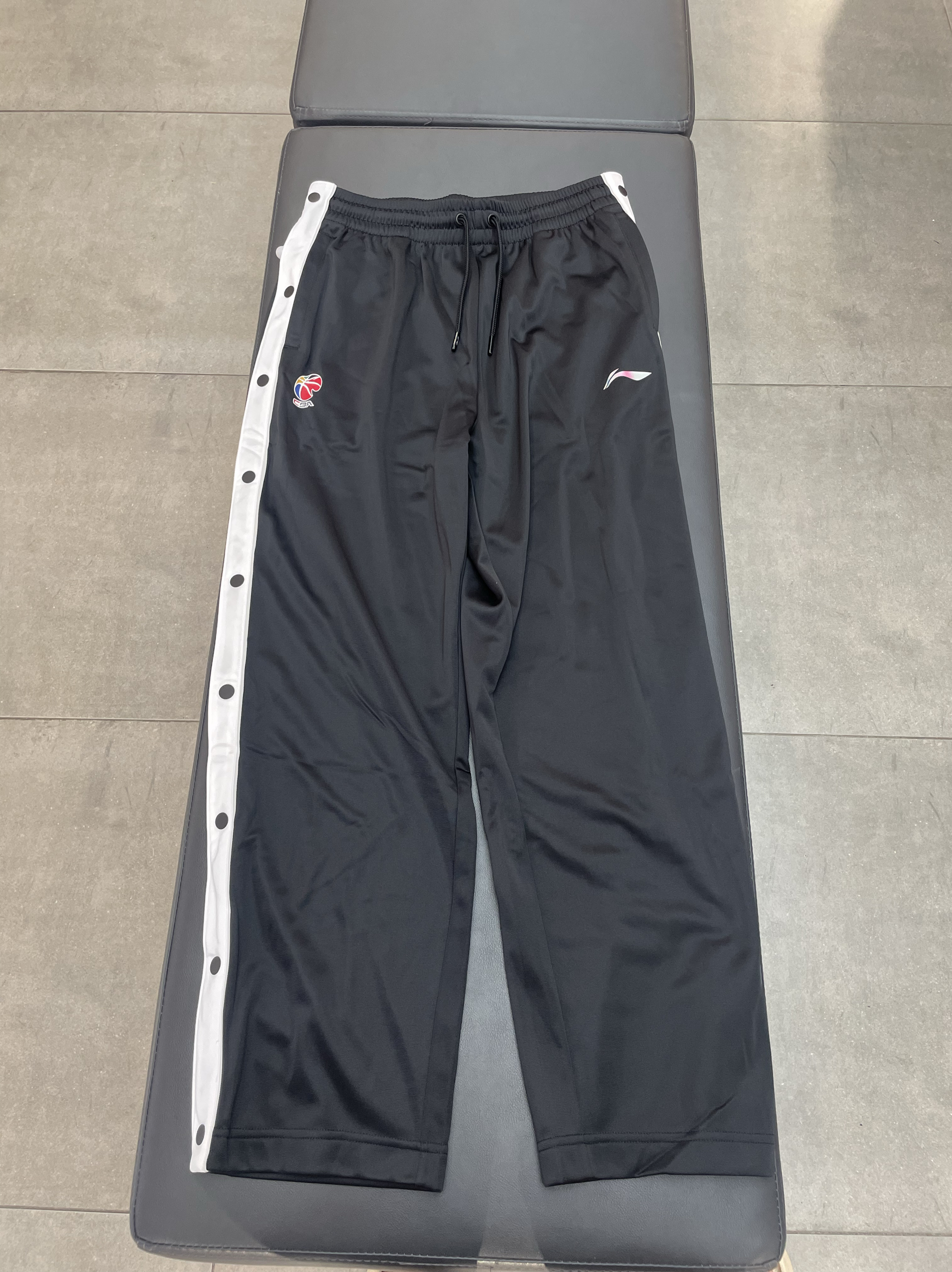 李宁2024春季新款cba男子专业篮球排扣速干宽松运动长裤 aklu075