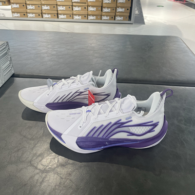 李宁男音速䨻科技轻量回弹篮球鞋