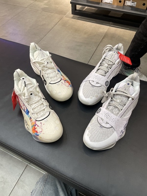 李宁男子全城回弹专业篮球比赛鞋