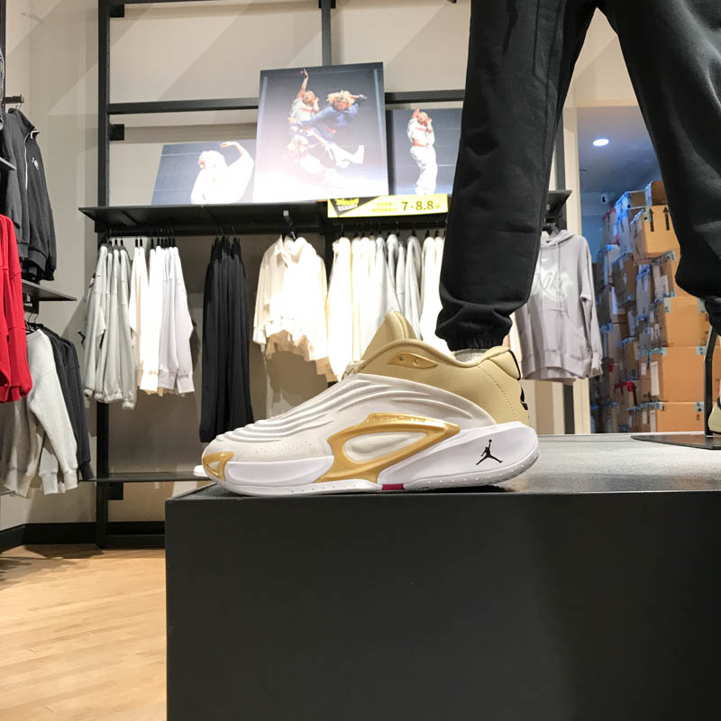 耐克男子2024冬新款Luka 3 SE PF东契奇实战运动篮球鞋FZ2467-100