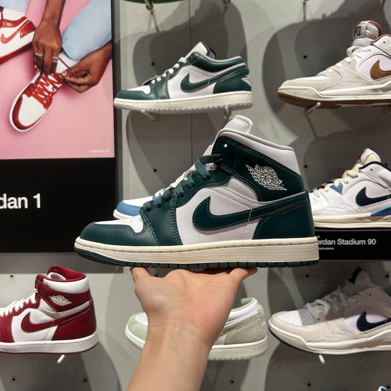 耐克女鞋2024秋新款休闲百搭缓震防滑耐磨运动篮球板鞋BQ6472-133