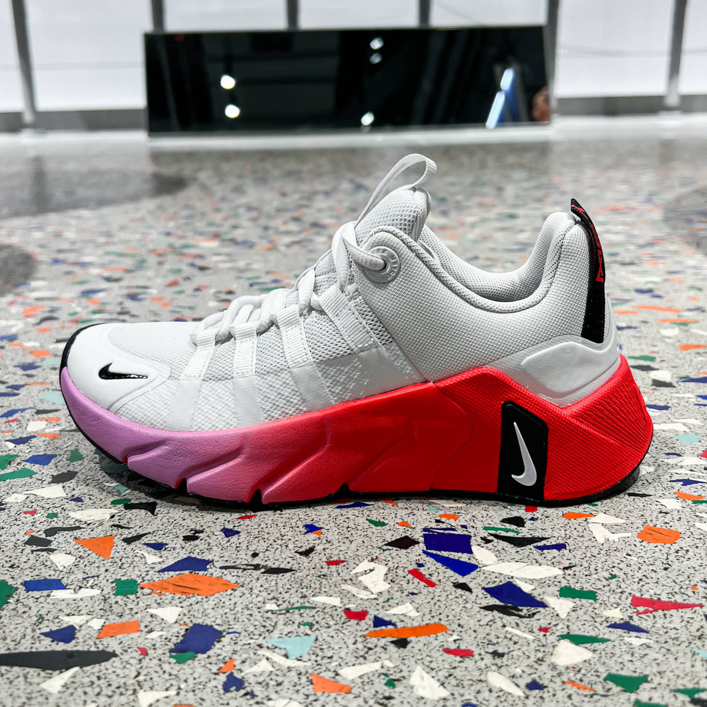 NIKE耐克女鞋WFRMETCO7