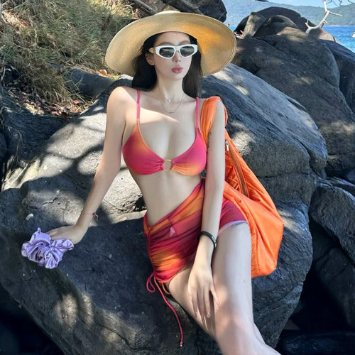 海边辣妹多巴胺性感泳衣