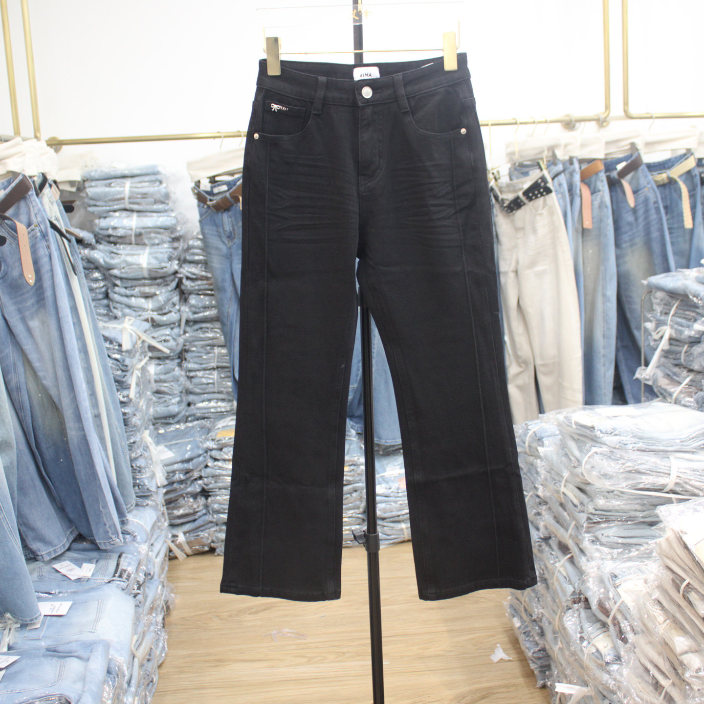 艾拿23950黑色高腰修身牛仔微喇裤2026年春季新款女四面弹九分裤