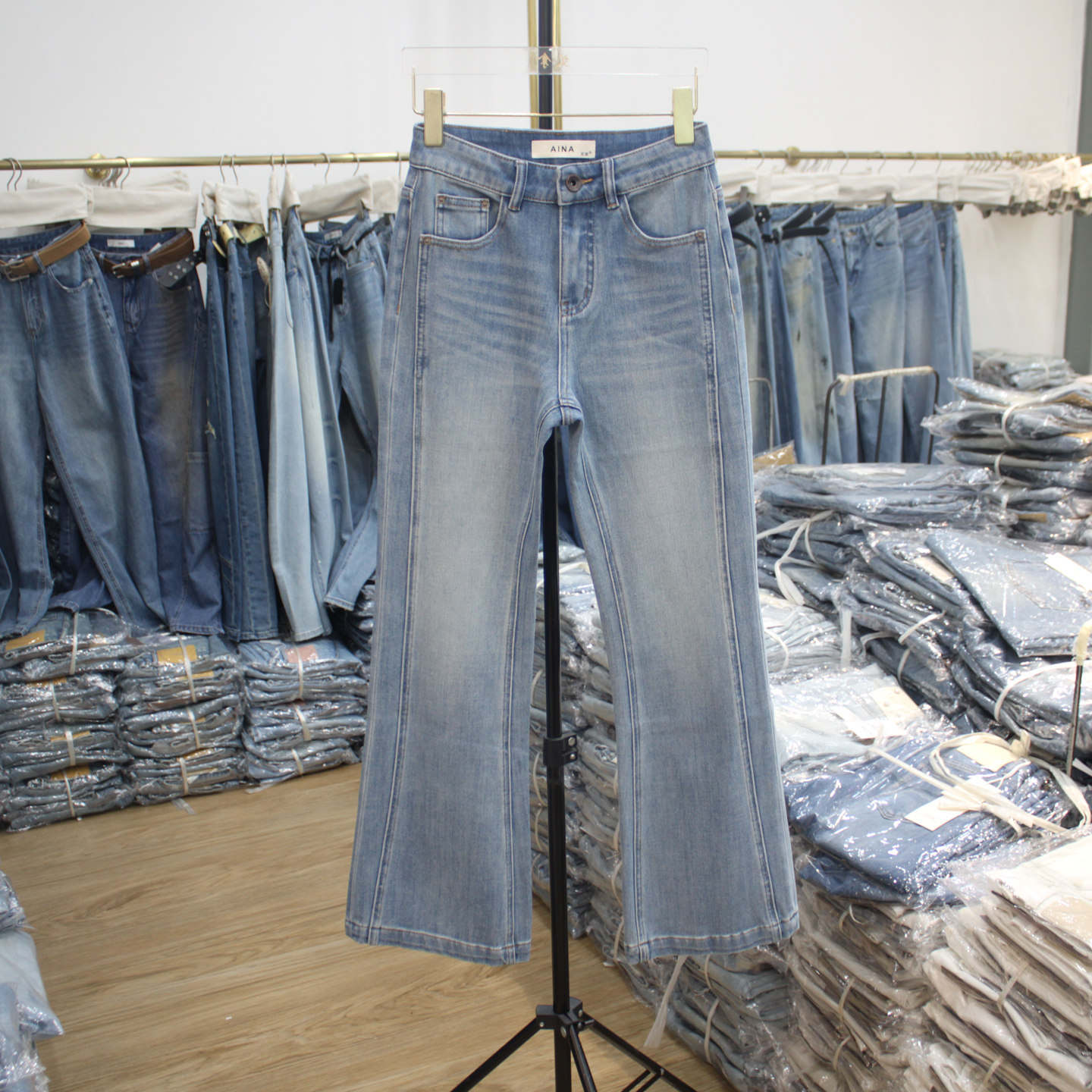 艾拿83163浅蓝色高腰修身牛仔微喇裤2026年春季新款女装显瘦长裤