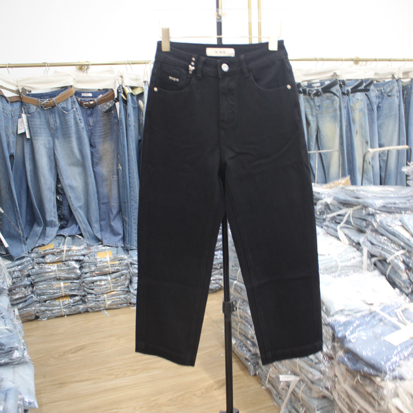 2026年春季新款女装九分烟管裤艾拿95196-1黑色弹力小直筒牛仔裤