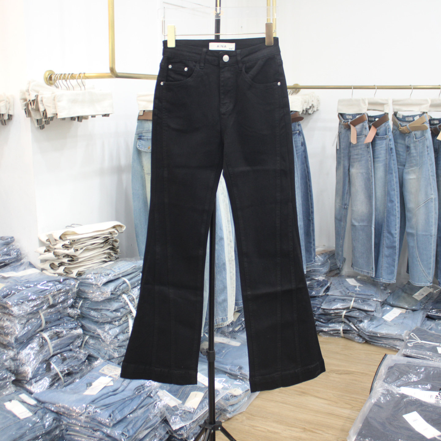 艾拿A83101-6黑色高腰修身牛仔微喇裤2026年春季新款女装显瘦长裤