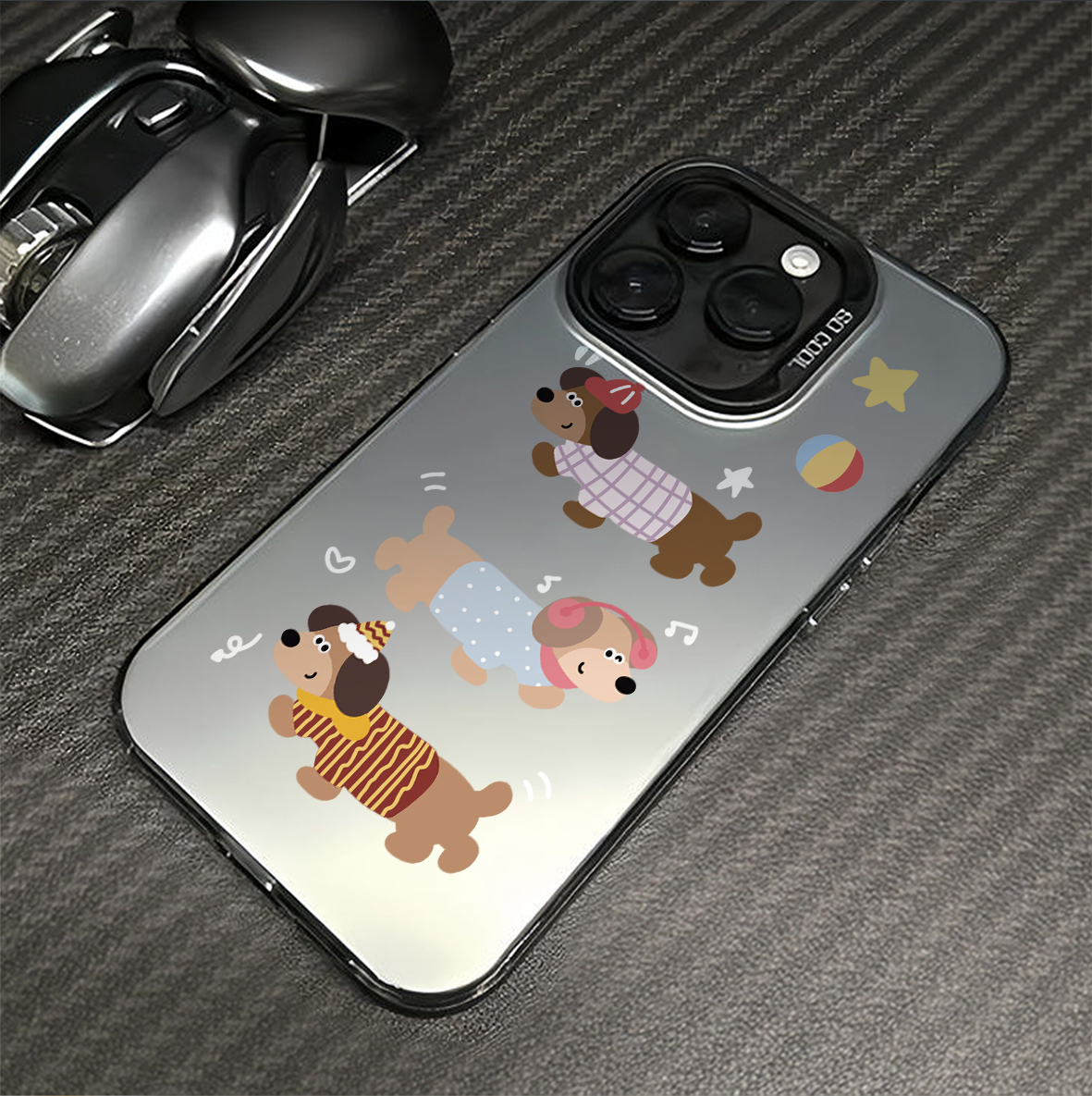 涂鸦毛衣腊肠狗适用苹果16promax手机壳iPhone15创意14可爱新款13女pro情侣周边12小众plus镭射x网红防摔硬壳