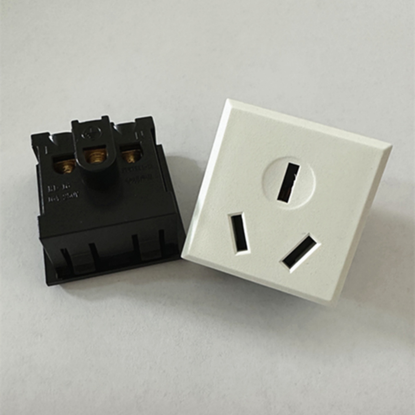 嵌入式3孔16a新国标三孔插座