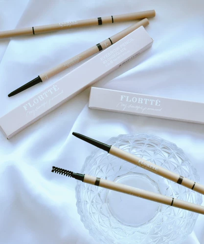 Flortte, двусторонний карандаш для бровей, не растекается