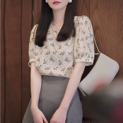 2025夏季新款设计感小众碎花雪纺衫女短袖泡泡袖上衣圆领洋气小衫