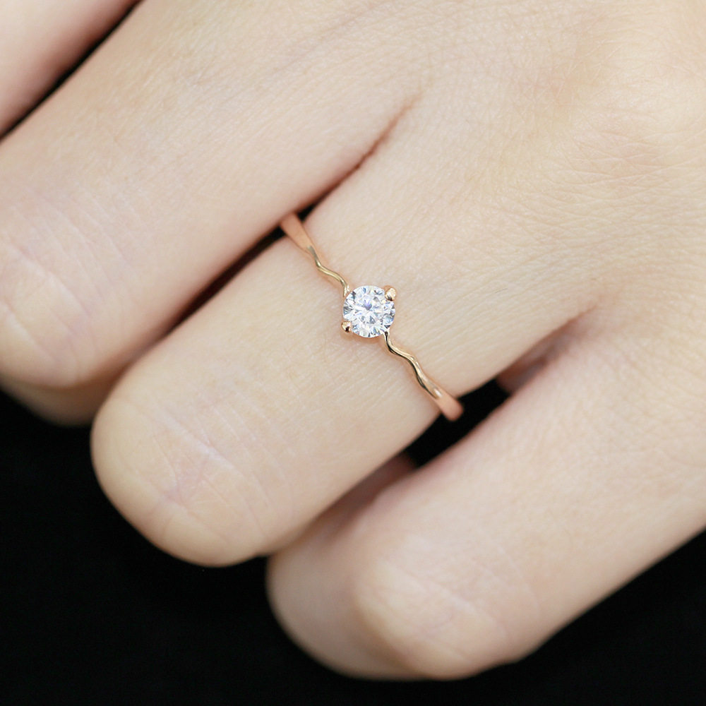日系简约仿真单钻小钻石戒指彩金玫瑰金10分纤细迷你钻求婚女戒子